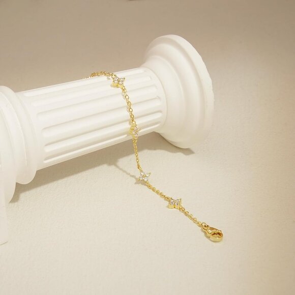 Elegant Clover-Inspired Hand Chain - Hypoallergenic & Cubic Zirconia Accents - Picture 6 of 9